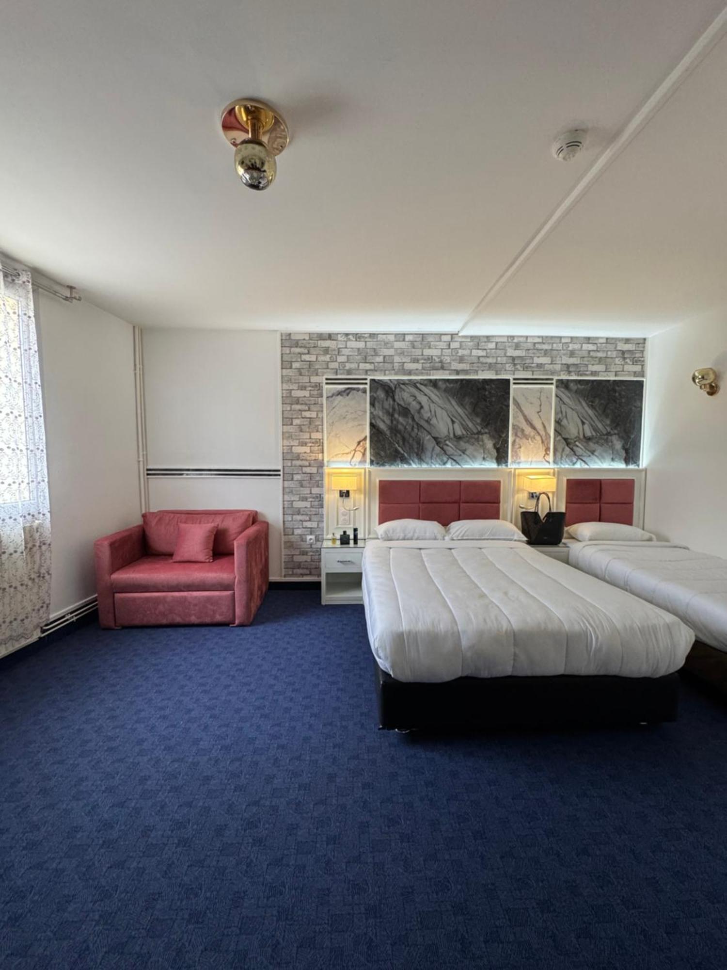 Hotel Grand Paris วีลุชวีฟ ภายนอก รูปภาพ